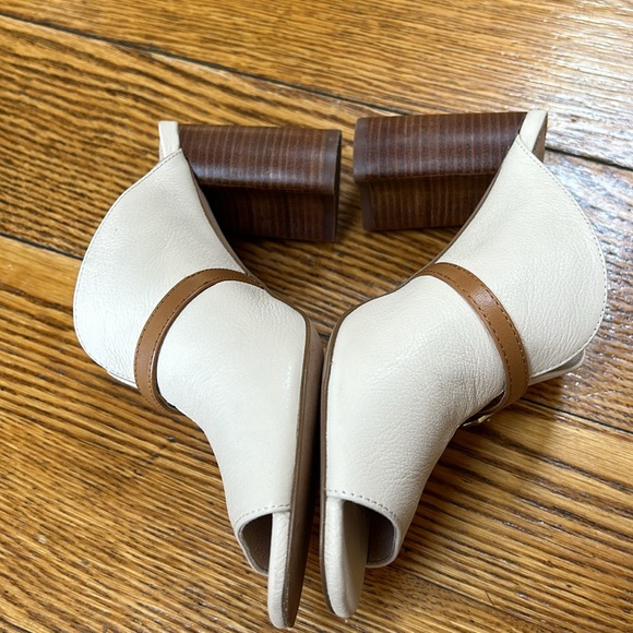 Louise et Cie soft cream color leather mules.  Great condition. Size 5 1/2. - Picture 6 of 12